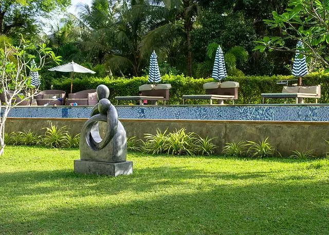Resort & Commercial Landscape