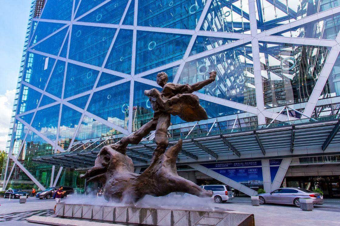 large bronze sculpture